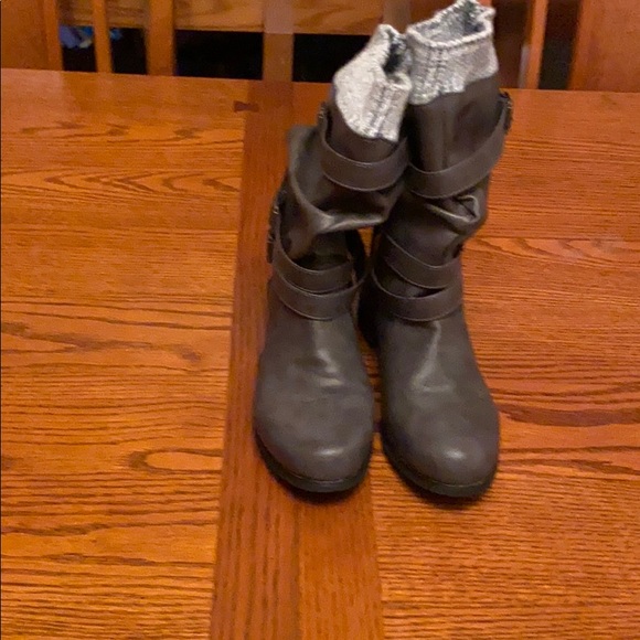 Boots - Picture 4 of 5